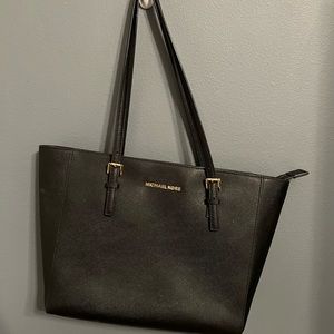 Micheal Kors purse